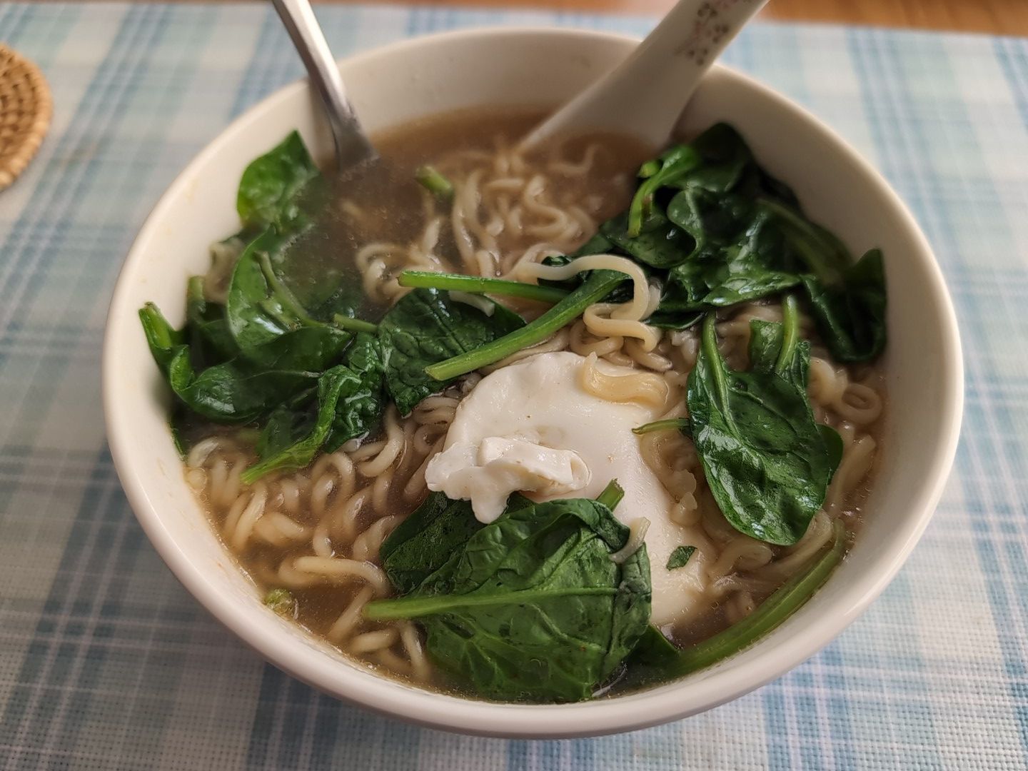 Instant ramen with spinach